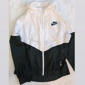 SOLD Nike windbreaker